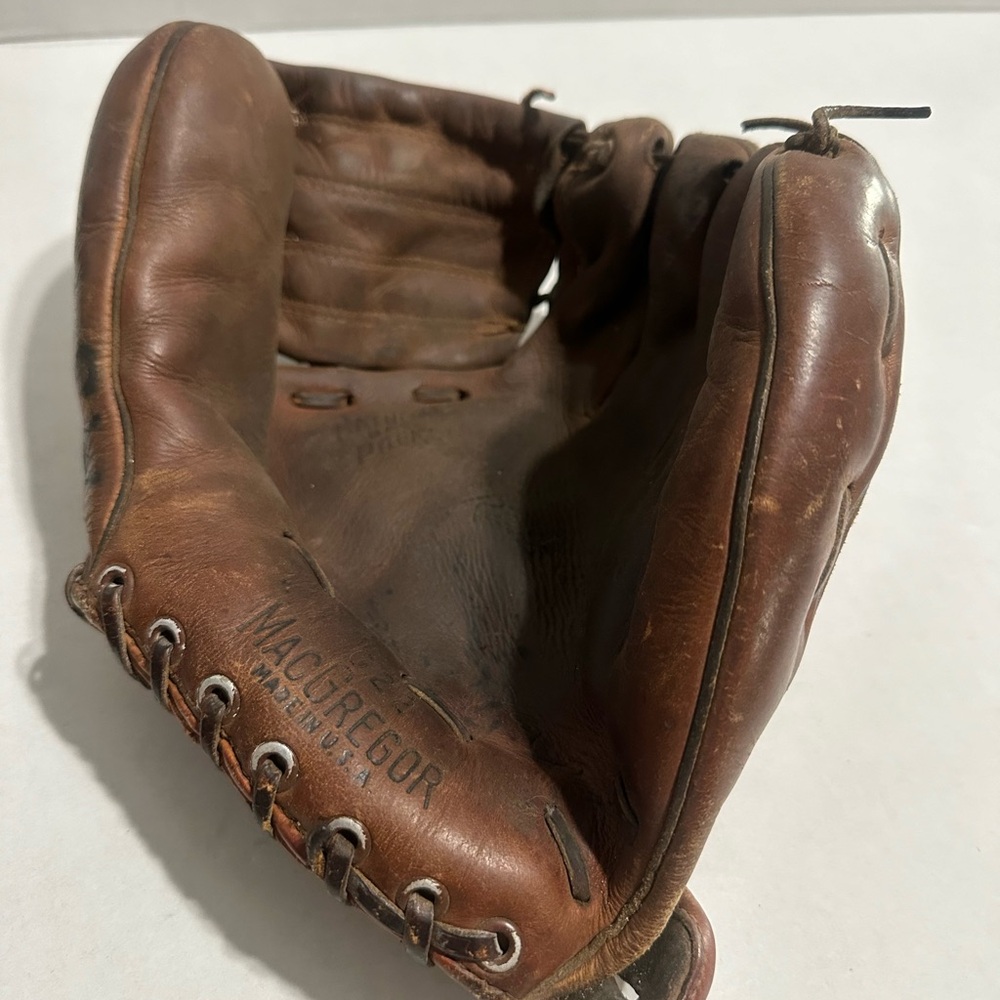 Brown McGregor Men's Baseball Glove